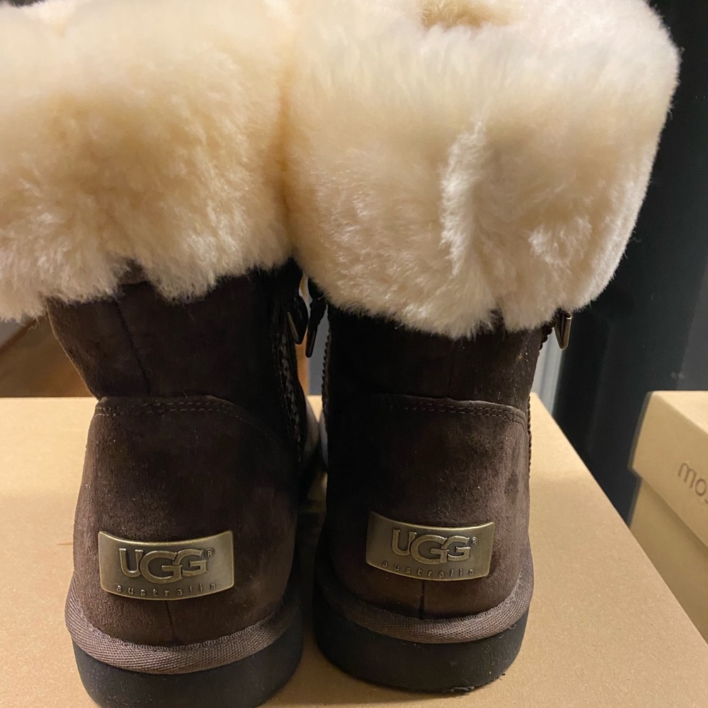 UGG chocolate brown boots size 8